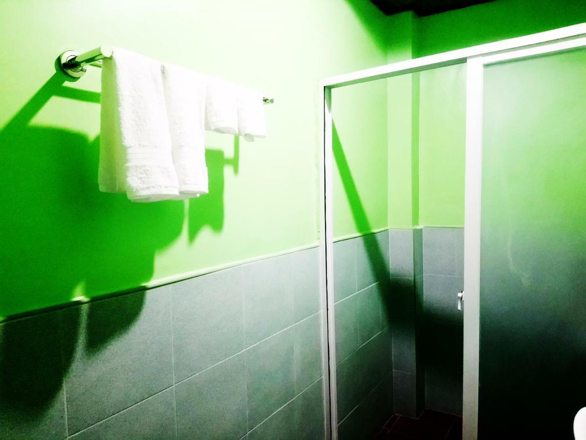 In-N-Out Hostel Siquijor Eksteriør billede